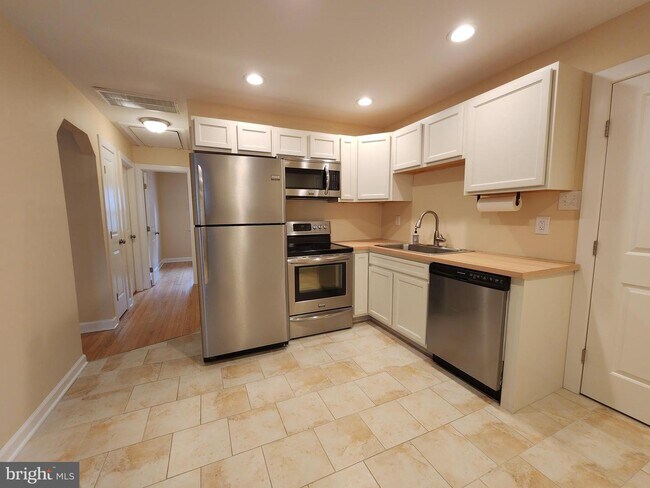 Primary Photo - 540 Londontown Rd