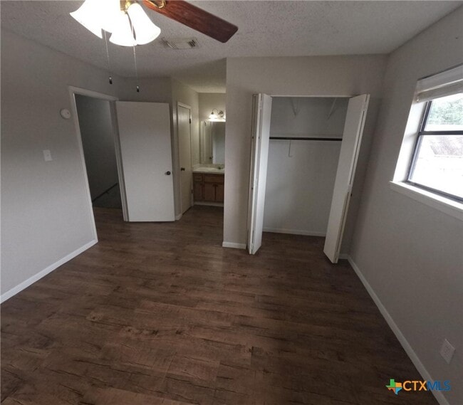 Building Photo - 207 Palmwood Dr