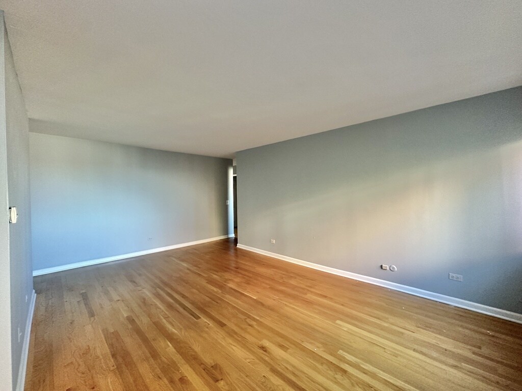 Building Photo - 5820 N Sheridan Rd