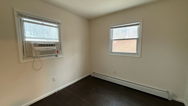 Building Photo - Quiet location, Dale City House