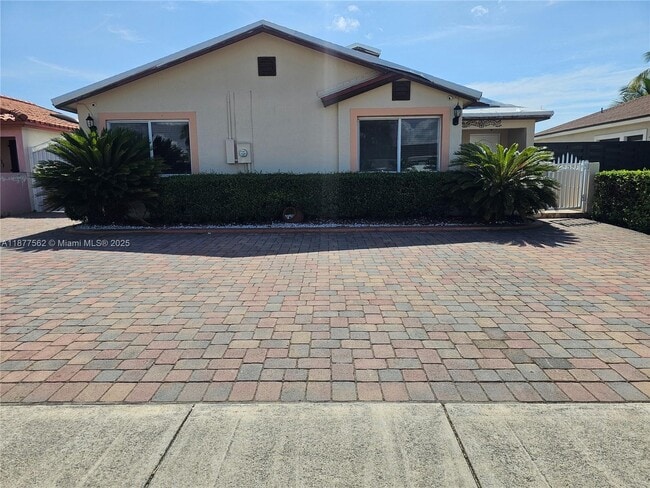 Building Photo - 17215 SW 115th Ave