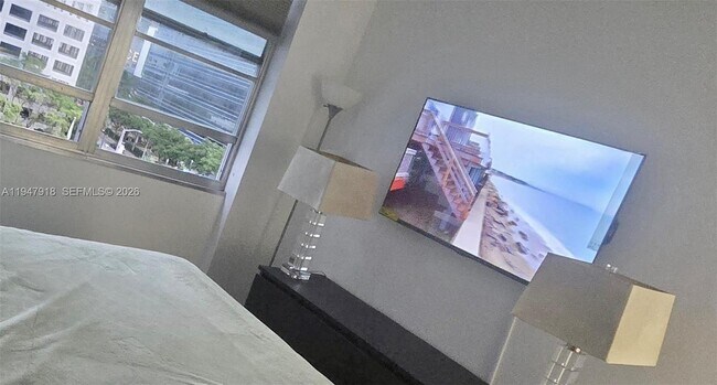 Building Photo - 801 Brickell Bay Dr