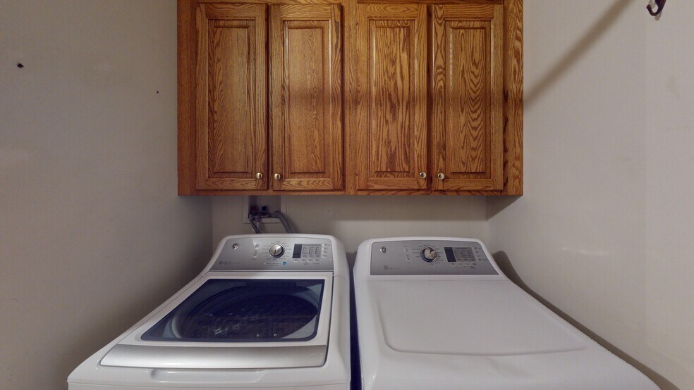 Building Photo - 3209 Sequoia Dr