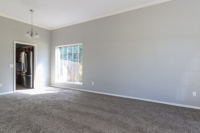 Building Photo - 904 Julies Trl