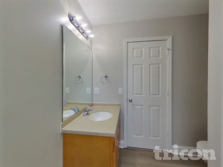 Building Photo - 2457 Terra Dr