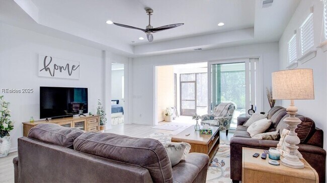 Building Photo - 125 Parrot Ave