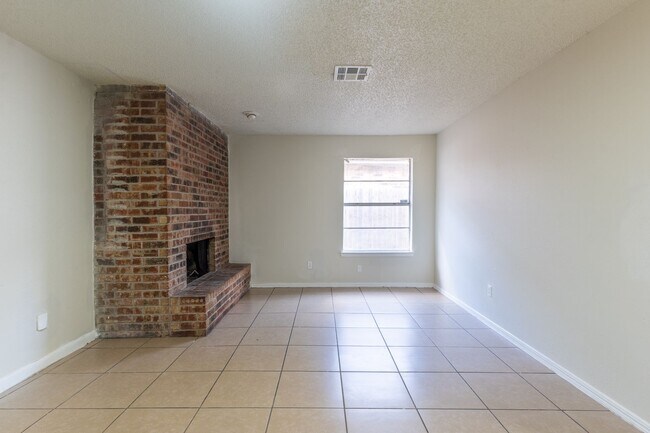 Building Photo - 4 Bedroom Rent to Own Home Available!