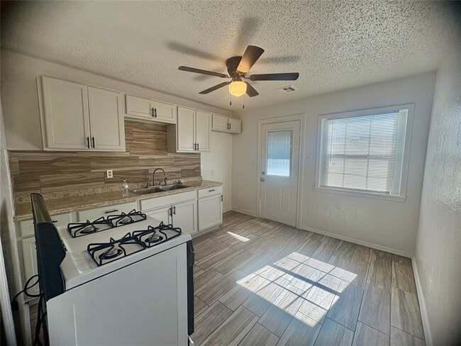 Building Photo - 1228 SW 50th St