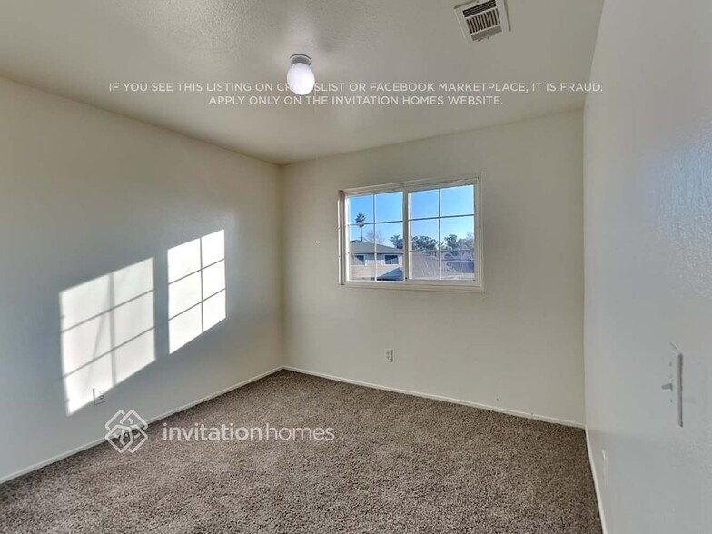 Building Photo - 525 Blue Wing Dr