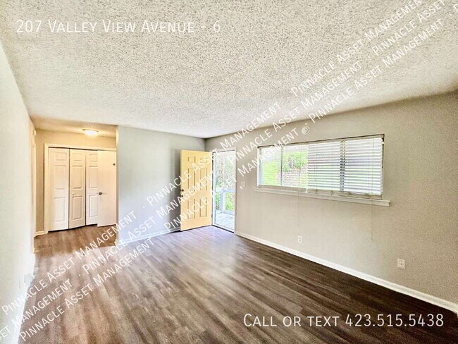 Building Photo - 207 Valley View Ave