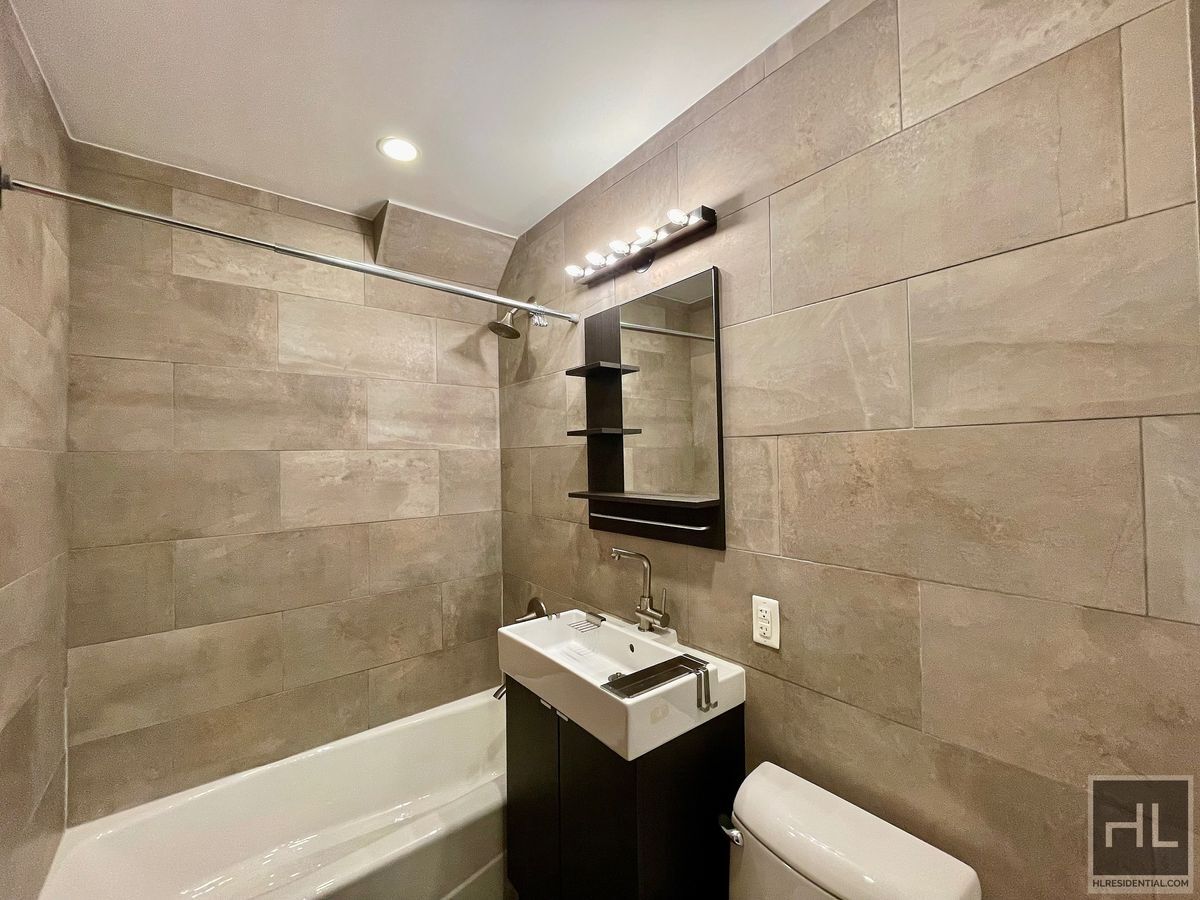 Building Photo - 28 AVENUE