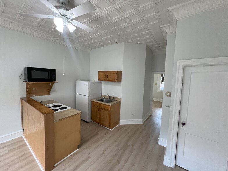 Living Area / Kitchen - 12 Gay St