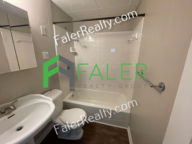 Building Photo - Charming Cape Cod with Spacious Yard