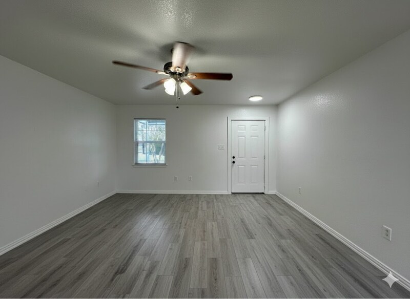 Building Photo - 2101 State Hwy 3