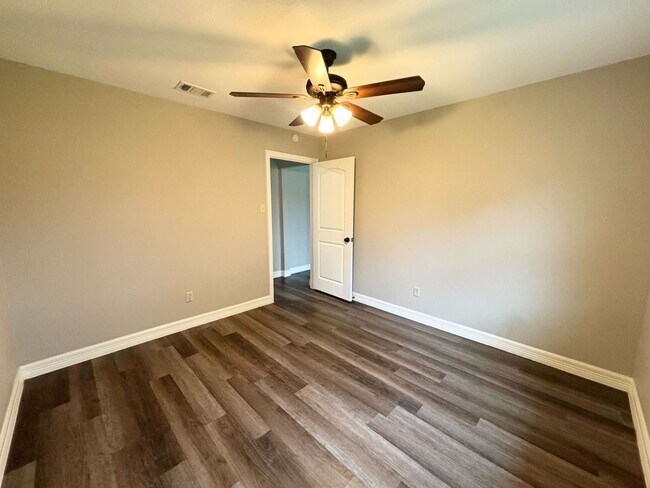 Building Photo - Completely Remodeled 4 bedroom Home