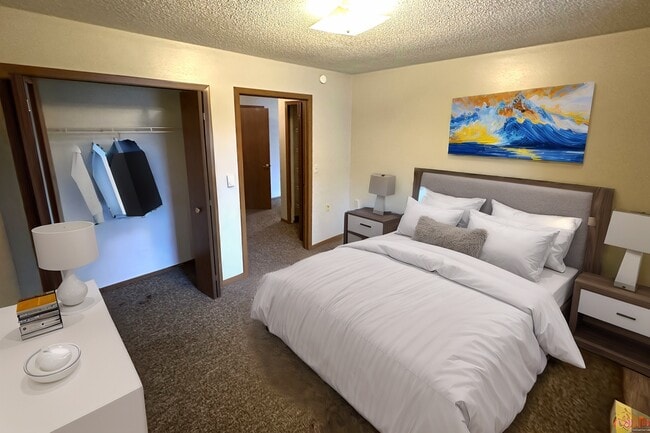 Building Photo - 608 W 3rd St