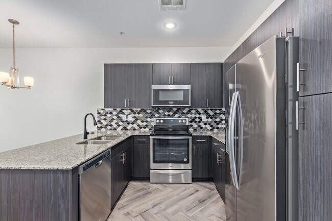 Building Photo - 2321 E Huntington Dr