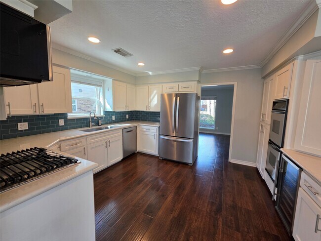 Building Photo - 11219 Valley Spring Dr