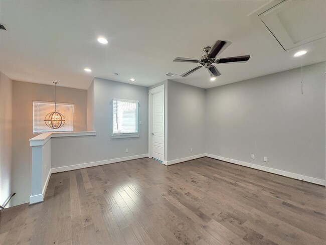 Building Photo - 418 Yale Oaks Ln