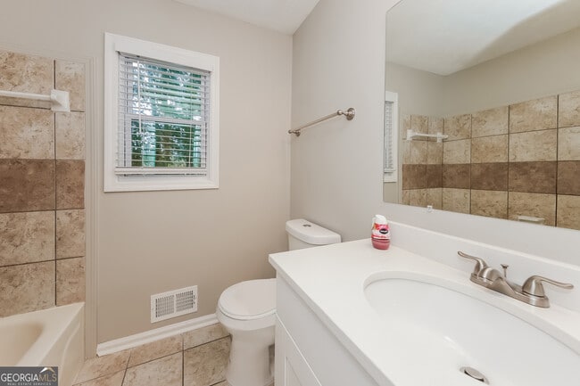 Building Photo - 285 Blue Heron Dr