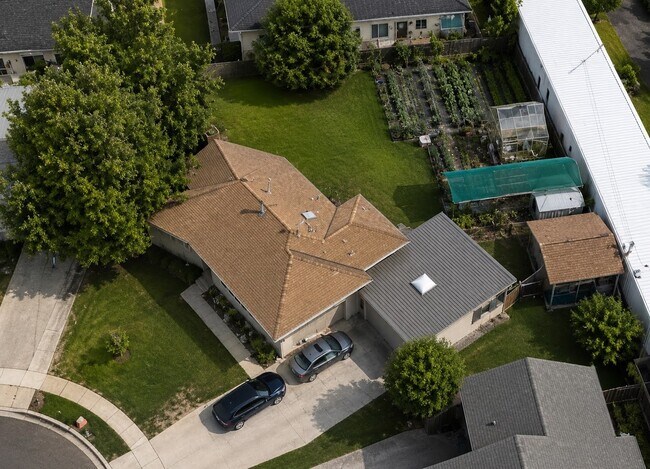 Building Photo - 787 Redmaple Cir