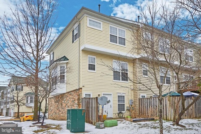 Building Photo - 22960 Fontwell Square
