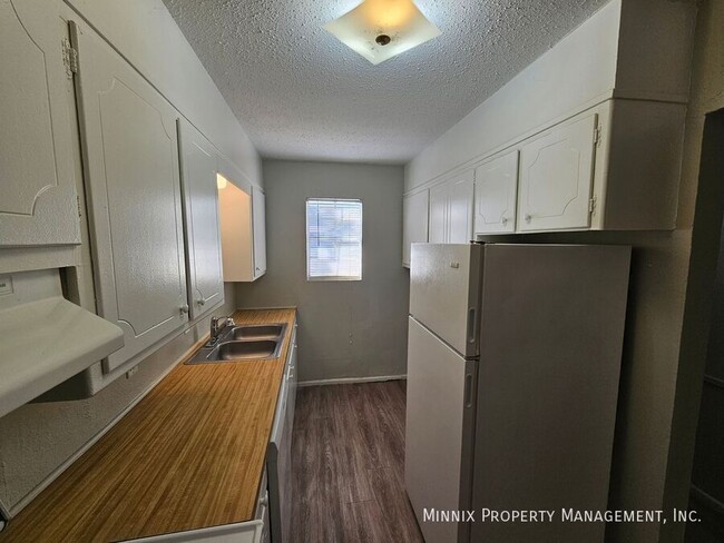 Building Photo - Plainview Apartments 2 Bedroom 1.5 Bath - ...