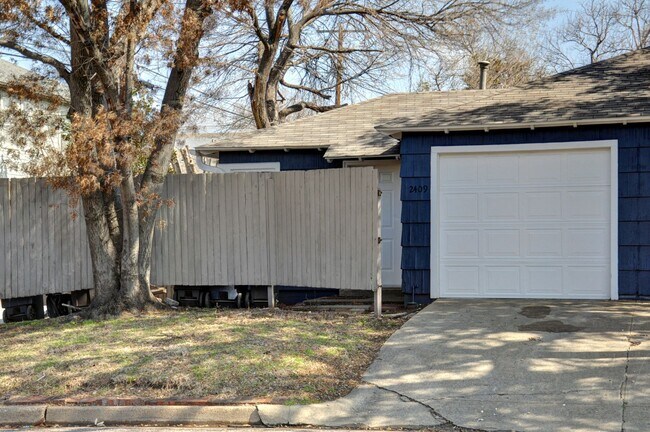 Building Photo - 2409 Horne St