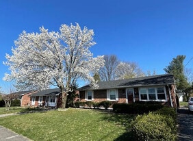 Building Photo - 3564 Camelot Dr