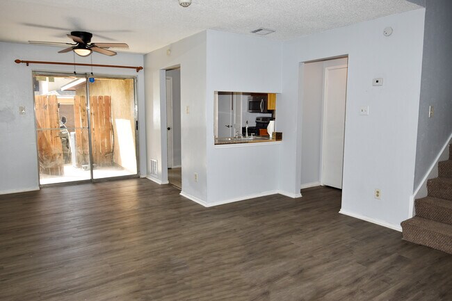Building Photo - 4908 Oak Blf