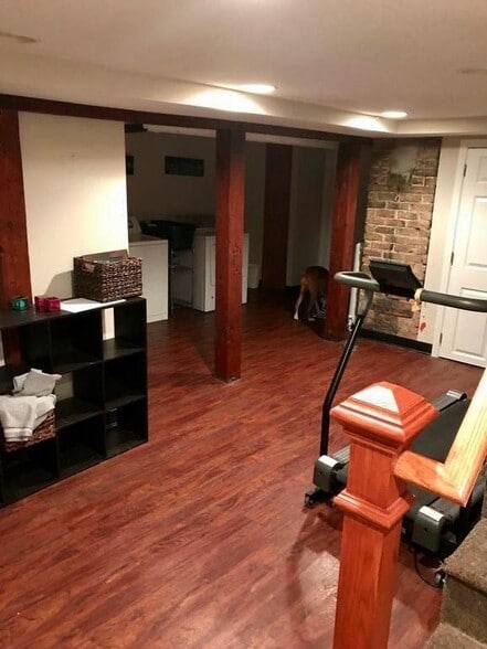Unit 1 - 4538 Wentworth Ave
