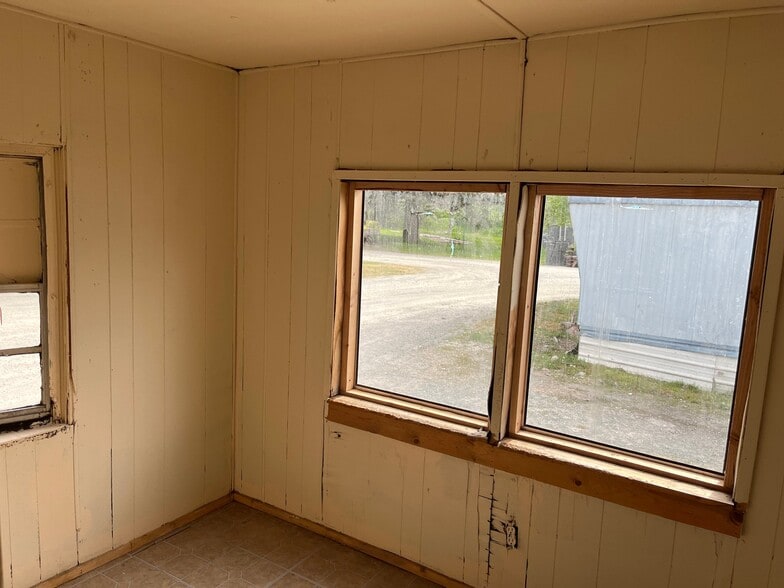 Building Photo - 1130 MT-135