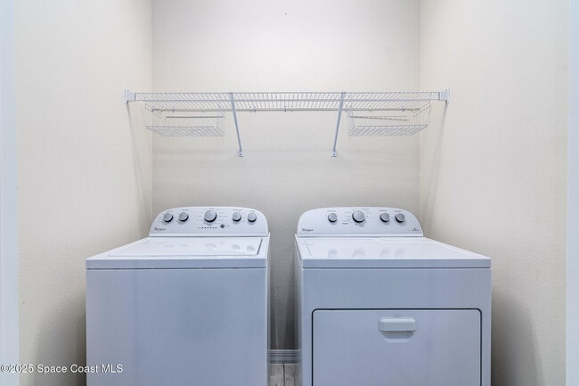 Building Photo - 3325 Sedge Dr