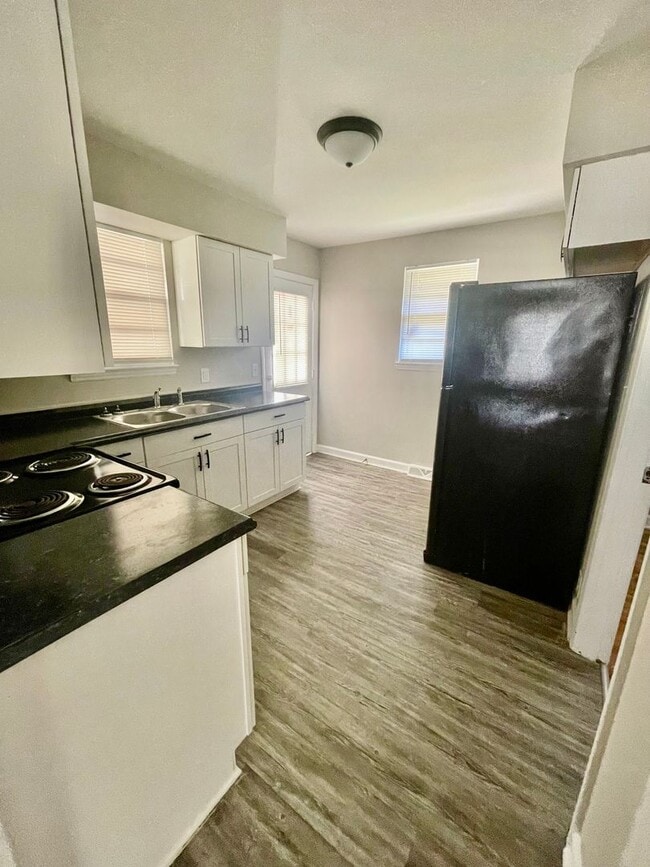Building Photo - Newly renovated Ranch style 3 bedroom 1 ba...
