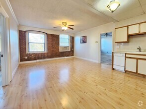 Building Photo - Loft style condo with 2bed 1.5bath, elevat...