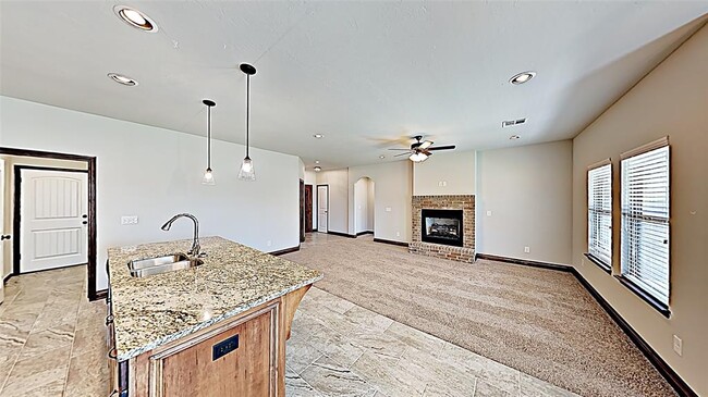 Building Photo - 1712 W Zachary Way