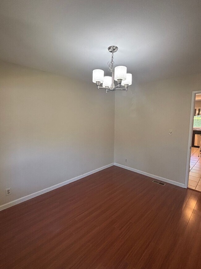 Building Photo - Lovely 3-Bedroom, 2-Bath Home in Desirable...