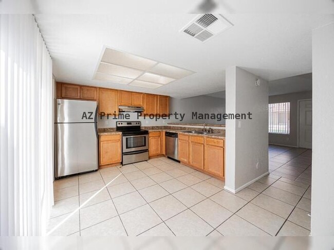 Building Photo - 4828 W Orangewood Ave