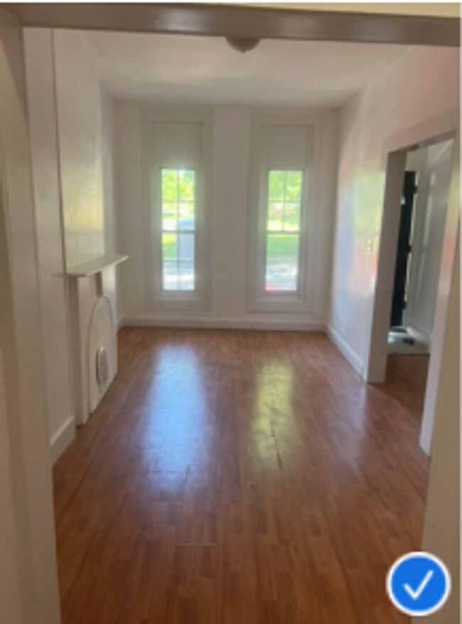 Building Photo - Newly renovated 3BR 1 bath