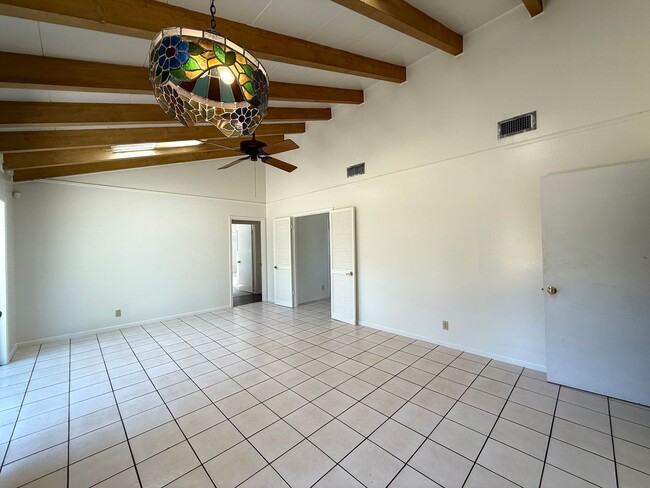 Building Photo - Walk to St. Edwards University!-2711 Littl...