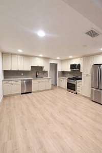 Building Photo - 442 E 44th Cir