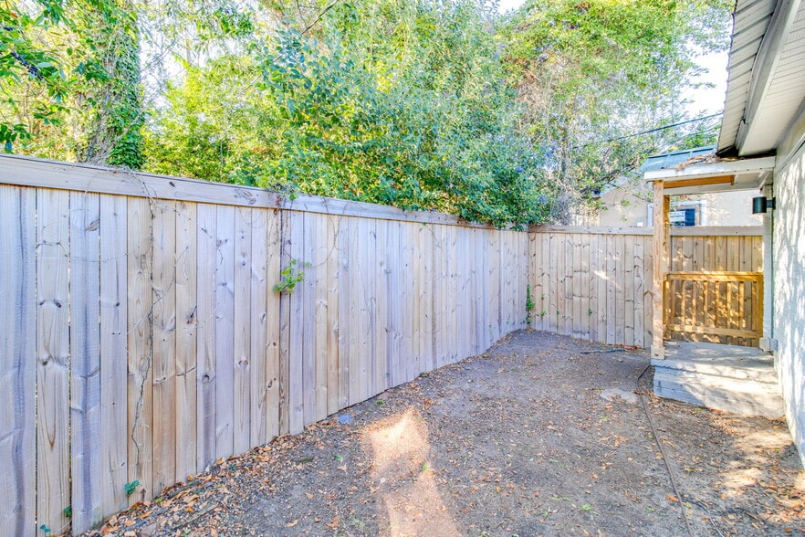 Building Photo - 2311 Bull St