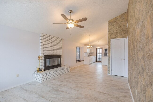 Building Photo - Comfortable 2 Bed 2 Bath - Pet Friendly & New Amenities!
