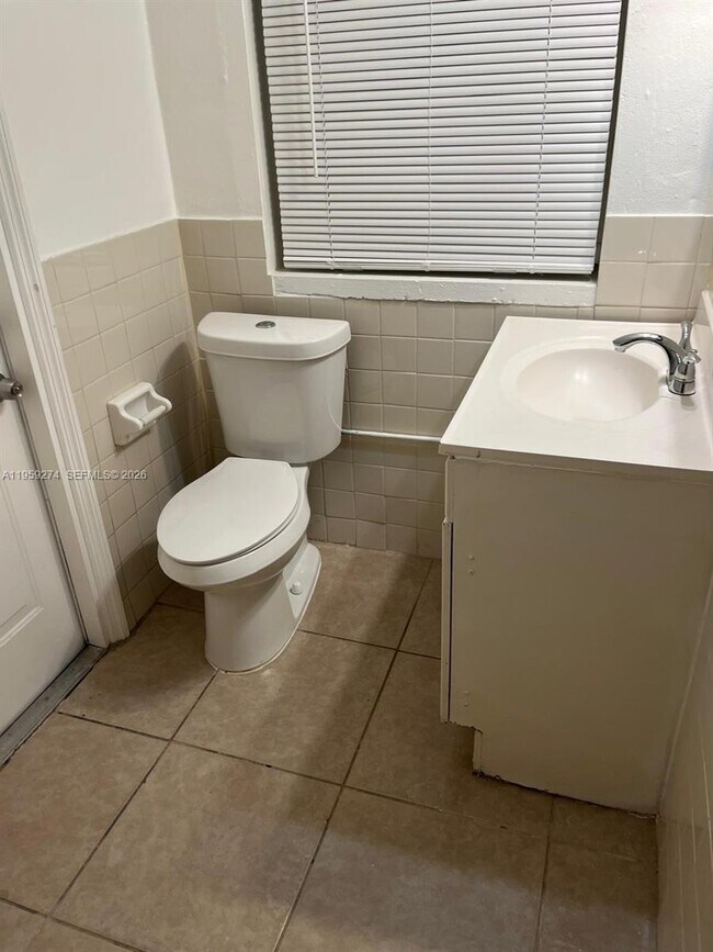 Building Photo - 1012 N 24th Ave