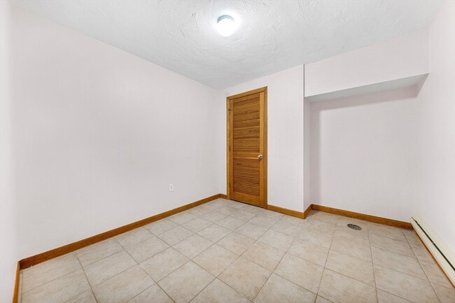 Building Photo - 16 Carthay Cir