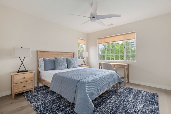 Building Photo - Fully Remodeled East Side Townhome – Furnished & Move-In Ready!