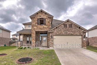 Building Photo - 5300 Primavera Ln