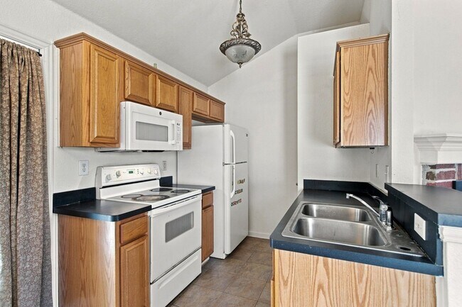 Building Photo - 616 Mustang Ct
