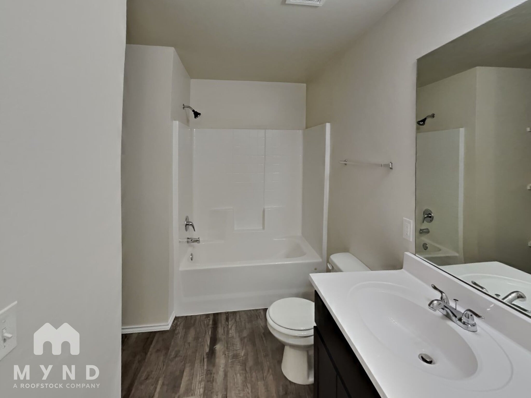 Building Photo - 1004 N Donald Way