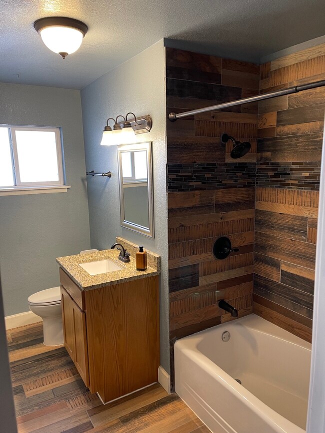 Building Photo - 9517 Mcintosh Dr